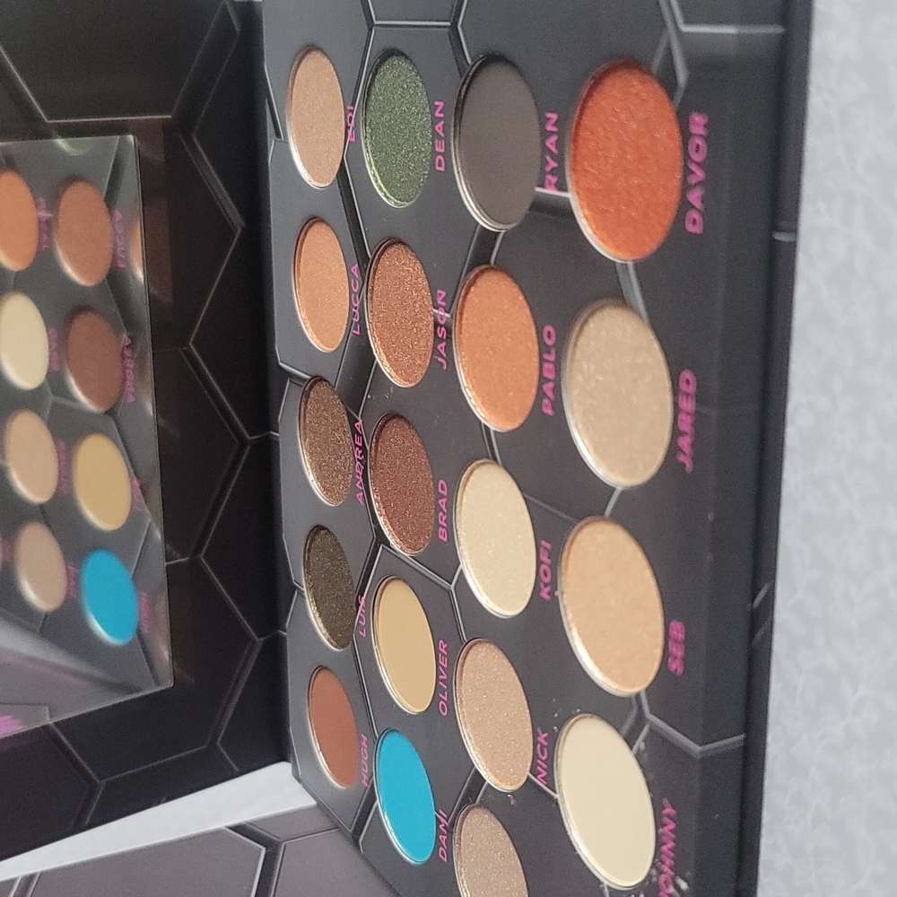 BeeBeauty London Barbarella Eyeshadow Palette - Picture 4 of 8